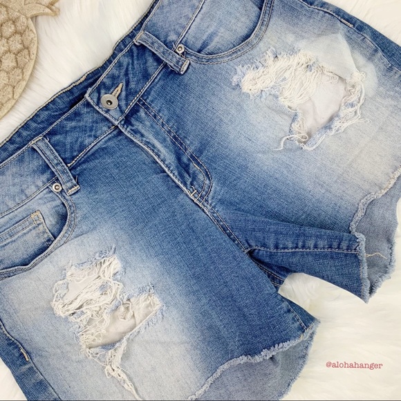 Lovesick Sz. 9 Thick Stretchy Distressed Jean Shorts EUC! - Picture 2 of 5